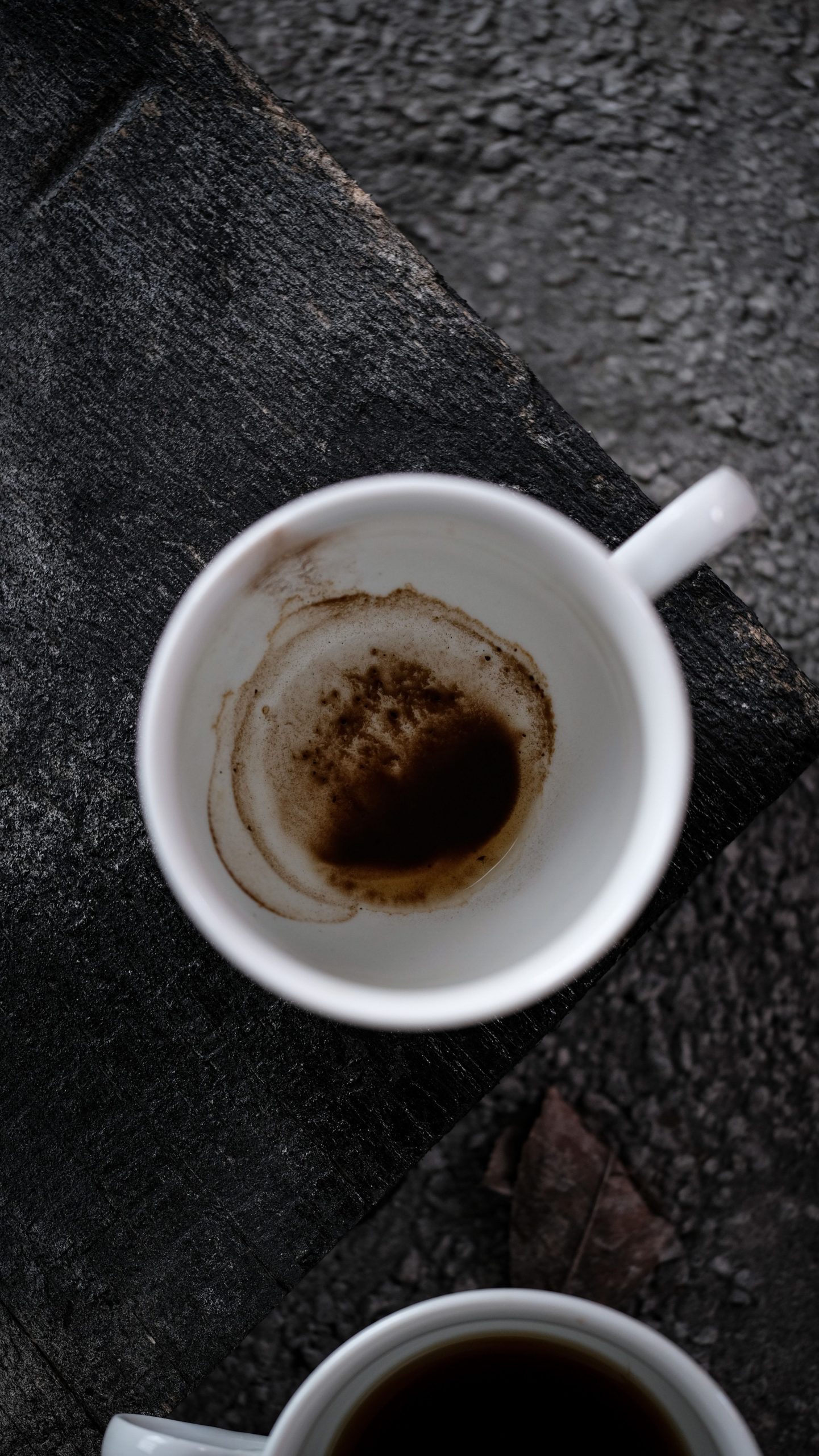 Lege koffiekop — de koffie op kantoor is op